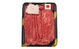 米沢牛は山形県置賜地域を生産地とする、出荷時の月齢が32か月以上の黒毛和種かつ未経産雌牛の牛肉などの条件を満たすものだけが米沢牛と認められています。厳しい基準をクリアした良質な肉質は、適度な身の締まり
