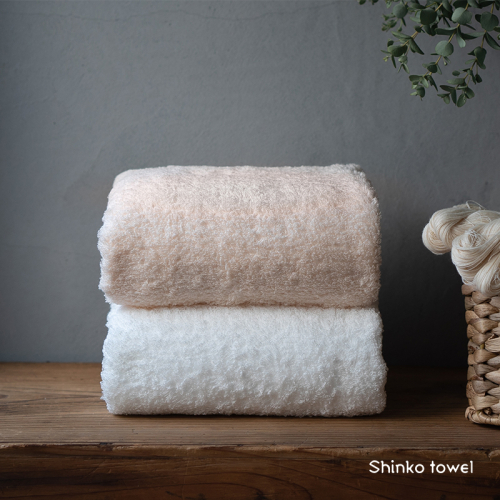 【TVで紹介！】おぅ！え～やん バスタオル 2枚（桜色 ホワイト）【泉州タオル 国産 吸水 普段使い 無地 シンプル 日用品 家族 ファミリー】 099H4237 1025242 - 大阪府泉佐野市