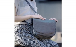 【ふるさと納税】豊岡鞄 TUTUMU Flap（S3900）グレー