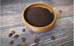 南紀の穏やかで澄み切った美しい景色をコーヒーで表現した紀州備長炭焙煎コーヒー「南紀アロマ珈琲」（香）（醇）の飲みくらべセットです。すっきりとした美しい苦みが特長の（香）とどっしりとしたコクが口の中で雄