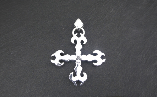 Small vampire cross　pendant