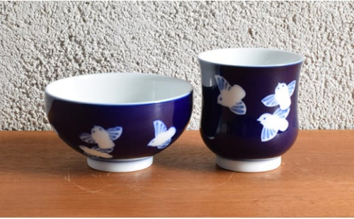 有田焼 ふくら雀 飯碗・湯呑セット【深川製磁】食器 器 うつわ 皿 ごはん茶碗 茶わん ちゃわん 湯呑み カップ 青 染付 鳥 縁起物 ギフト 食洗機対応 A80-59 1057772 - 佐賀県有田町