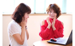２４種類の自分でできるセルフケアをコツとポイントをおさえながらレッスでお伝えします。揉まず、押さず、引っ張らず、ソフトタッチで体の内部に振動を与えてリンパの循環を促します。リンパの循環が良くなると、首