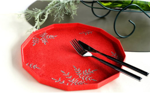 有田焼 緋彩プラチナシダ紋 十二角プレート【松尾陶器】食器 器 うつわ 皿 メイン皿 プレート メインプレート ワンプレート シダ プラチナ レッド 華やか A50-309 121234 - 佐賀県有田町