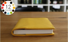 雑誌「GINGER」の読者が「本当に欲しい」を形にした手帳カバー。ほぼ日手帳のカバーとしてもOK。職人が一点一点丁寧に制作しています。カード類は6枚、A4サイズの書類も収納可、とにかく多機能な手帳カバ