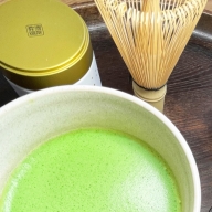 日本茶鑑定士監修の宇治抹茶（40g缶入り）と白ティーカップ
