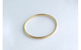 L & Co.が甲府市からお届け♪アンティーク調のミルグレインが繊細なデザインリング。雰囲気を特定しないリングだからこそ、デイリーにはもちろん、オフィスシーン、フォーマルなスタイルに合わせても