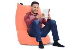 Yogibo Lite Premiumは、ベストセラーYogibo Maxをスリムに整えた細身のソファです。チェア・二人掛けソファなど様々な用途にお使いいただけます。全長約130cmと、少し小ぶりなL