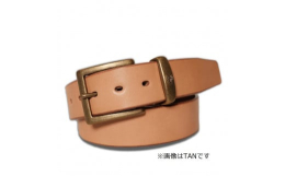 ※受注商品のため、注文からお届けまでに3〜4ヶ月かかる旨ご了承ください※オリジナルの真鍮バックル使用のワンピンレザーベルトです。ベルトループに天神ワークスのロゴが入りデザインのアクセントとなっておりま
