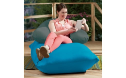 屋外用ビーズソファのオプションアイテム。テラスやお庭でのリラックスに。Zoolaシリーズは、のんびりした夏の昼寝のときにも、チェア、リクライニング、ソファやベッドとして使用することができます。ほかのY