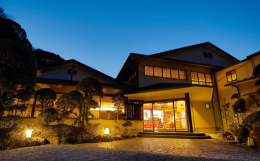 【ふるさと納税限定プラン】ホテル河内屋 ペアご宿泊券（1泊2食付き）■当館について南伊豆町の下賀茂温泉街に位置する「ホテル河内屋（かわちや）」は明治37年創業の温泉宿でございます。当館は、100％源泉