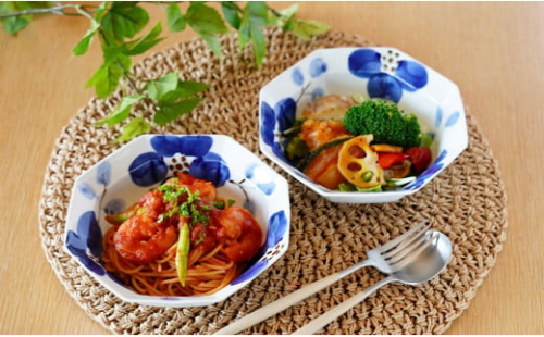 【食卓を楽しむ】有田焼 リム八角鉢 Mサイズ 2個セット【皓洋窯】食器 器 うつわ 鉢 小鉢 2個 セット ペア ブルー 手描き かわいい A35-372 132756 - 佐賀県有田町