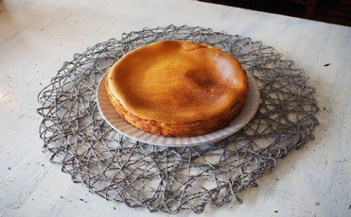 チーズ好きにはたまらない！料理屋の『濃厚チーズケーキ』 - チーズケーキ ケーキ 濃厚 デザート おやつ お菓子 洋菓子 ご褒美 スイーツ パルメザンチーズ モッツァレラチーズ 冷凍 熊本県 甲佐町 133524 - 熊本県甲佐町