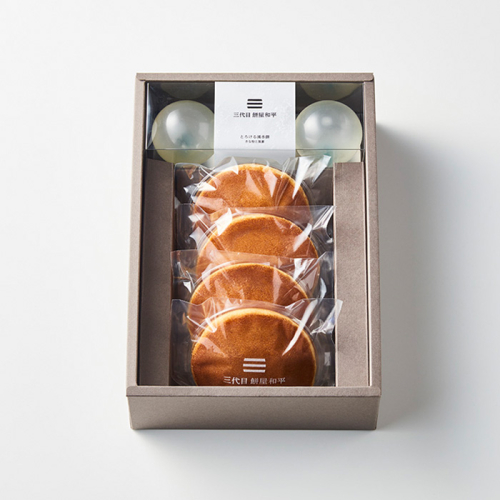 とろける湧水餅3個入/ もてもてどら焼き4個 SWAG002
 1360355 - 山梨県昭和町