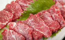 熊本の逸品、、霜降り特選馬刺しの中トロと極上ロースのスライスそしてコーネ（たてがみ）を食べ比べてみませんか？職人の手切馬刺しです。■産地カナダ産、熊本肥育と畜場：株式会社熊本中央食肉センター(熊本県)