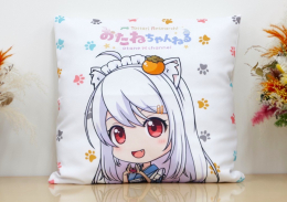 江府町公認VTuberキャラクター「おたねちゃん」をあしらった特製のクッションカバーです。普段使いや飾りとしても。ポリエステル製、中身のクッション（ヌードクッション）は付属しません。なお、本クッション