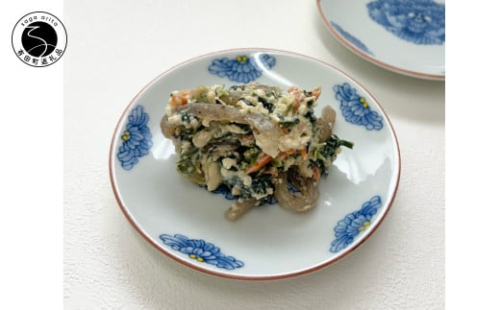 有田焼 手描きボタン柄 小皿【起山窯】食器 器 うつわ 皿 小皿 取皿 菓子皿 デザート皿 プレート 染付 牡丹 ぼたん 電子レンジ対応 A15-326 1469738 - 佐賀県有田町