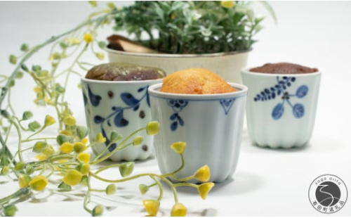 人気のお菓子屋さん♪ 有田器菓 ありたかっぷけーき 3個入【杏慕樹】お菓子 焼菓子 ケーキ カップケーキ うつわ付 有田焼 カップ フリーカップ カヌレ型 ギフト プレゼント あんぼじゅーる F19-1 1469836 - 佐賀県有田町