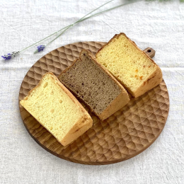 【配送不可：離島】 大きな金型でしっとりふわふわに焼上げた自慢のシフォンケーキを食べやすい大きさにカットし、人気のあるフレーバーを同時にお求めいただける3ピースのセットです。素材のもつ美味しさを堪能で
