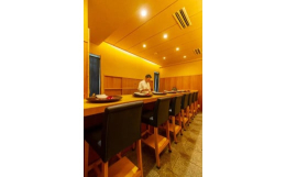 【ぐるなびセレクション】レストランのお食事券和歌山市食材をふんだんに使用した季節のおまかせコースを、特別にカウンターを貸切にてお楽しみいただけるプランです。和歌山市で水揚げされた季節の鮮魚はもちろん、