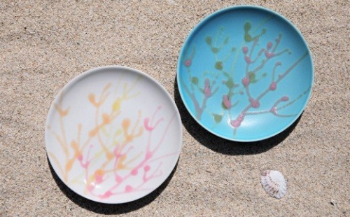沖縄の海を『ぎゅっ』と閉じ込めた珊瑚プレート 取り皿 2枚 白色×ターコイズ色 162475 - 沖縄県読谷村