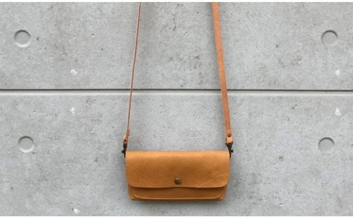 【八幡レザー 】お財布ポシェット（キャメル）【DP03W】 166304 - 滋賀県近江八幡市