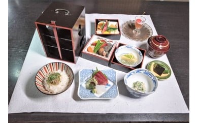 【平日限定】日本料理喜一「河内名物　三段弁当」ランチ（コーヒー付き） 168373 - 大阪府河内長野市