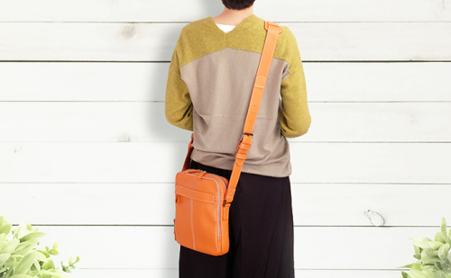 牛革　ショルダーバック縦型　オレンジ 181811 - 北海道滝川市