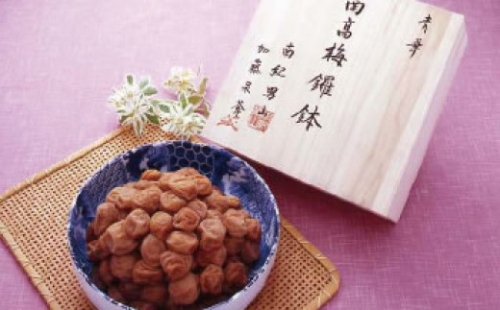 【ギフト】南紀男山焼き鑼鉢入　うす塩味梅1Kg 199498 - 和歌山県有田川町