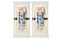 小豆島そうめんの中でも最高級品といわれる「島の光」は、厳しい品質検査に合格した逸品だけに与えれる銘柄です。素麺づくりに適した2月の極寒に寒風吹く中での天日干し、恵まれた風土の伝統の技で、手間ひまかけた