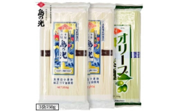 小豆島そうめんの中でも最高級品といわれる「島の光」は、厳しい品質検査に合格した逸品だけに与えれる銘柄です。素麺づくりに適した2月の極寒に寒風吹く中での天日干し、恵まれた風土の伝統の技で、手間ひまかけた
