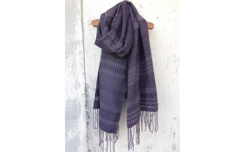 ito to iro 手染め・手織り仕上「ストール」 ゴバイシグレー×ブラック・変化織り（大判）B 冬物 ファッション小物  201941 - 福岡県朝倉市