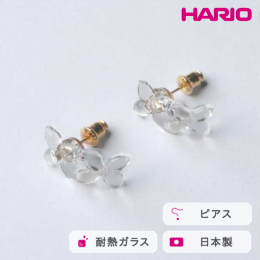 かわいらしくもすっきりとしたラインをえがくお花のモチーフが、バランスよく装いに溶け込みます。 ガラスがゆるやかにカーブしており、耳に沿うようなフォルムになっています。 ※ハンドメイドのため、形状に個体