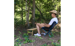 屋外では、床にものを直接置くと状態によっては汚れたり虫が入ったりもしばしば。そんな中、きれいで清潔かつスタイリッシュに過ごせるようなテーブルがほしいと考え作りました。ナラの無垢材のみで作られた堅牢なテ