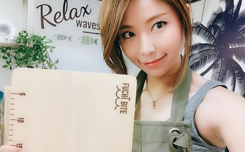 【FUCHI BITE】 スケール付き 木製まな板（ヒノキ） 木製 ヒノキ 檜 木工品 卓上 国産 キッチン用品 キッチングッズ 調理器具 日用品 日用雑貨 アウトドア キャンプ カットボード カッティングボード 2080141 - 三重県名張市
