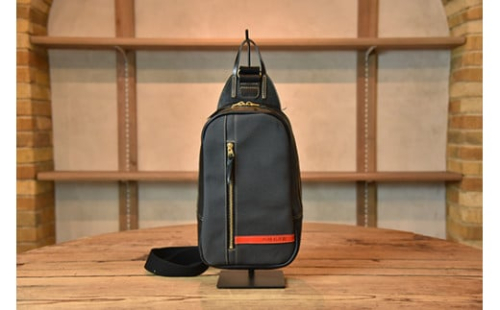 帆布と革のワンショルダーバッグ　近江牛レザー　地産帆布　アイアングレー【CC37W】 2080629 - 滋賀県近江八幡市
