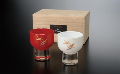 紀州漆器 盃 蒔絵 千羽鶴 ペア 赤 白 日本酒グラス【YG29】 2089794 - 和歌山県上富田町