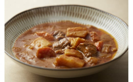 黒毛和牛を野菜とじっくりと丁寧に煮込みましので、とろけるような牛肉の旨みと野菜の甘みがほどよく調和しています。発送不可地域：沖縄・離島（一部省く）事業者名：京料理 美濃吉連絡先：075-211-080