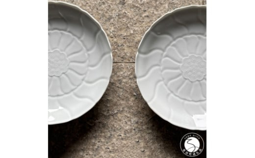 有田焼 白磁睡蓮彫和皿 2枚【有田焼 花伝作】食器 器 和皿 皿 白 シンプル 上品 A20-592 2141131 - 佐賀県有田町