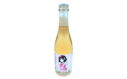 大阪酒蔵初のロゼスパークリング清酒!爽快な酸味ときめ細かいガス感でスイスイ飲みやすいお酒です。堺市美原区産の古代米を用いた赤日本酒。阪南市商工会公認キャラクター緑川さくらちゃんとのコラボラベルです。古