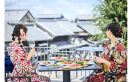 2025年10月18、19日に開催される「川越まつり」を贅沢に楽しんでいただける特別観覧席をご用意しました。蔵の街並みを眺められる2階屋外のテーブルへご案内いたします。テーブルからは川越まつりの目玉の