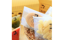 貴重な伝統的パスタ、コルツェッティと、ぐんまの旬のものを練りこんだパスタや、具だくさんのソースをギュッと詰め込んだ季節を味わう贅沢なsetです。カラフルな円型のスタンプパスタは１００％前橋産の『岡野農