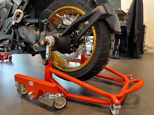 理想のバイクスタンド ガレージREVO BMW極太貫通ショートタイプ［184M04］ 2182316 - 愛知県小牧市