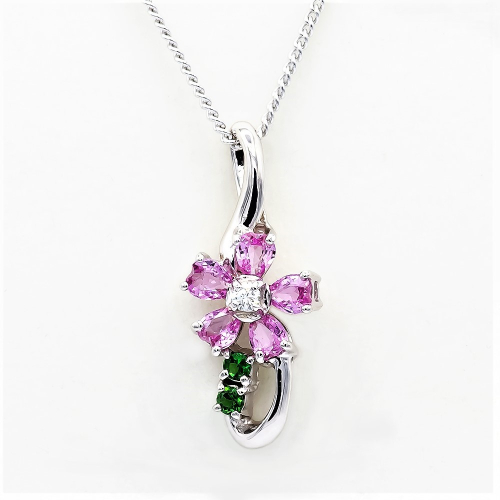 ピンクサファイヤ 桜モチーフ ペンダント 0.70ct Pt900 (13523) ペンダント ネックレス ピンクサファイヤ サファイヤ プラチナ グリーンガーネット ダイヤモンド ジュエリー アクセサリー 山梨県 甲斐市 BR-88 2199782 - 山梨県甲斐市