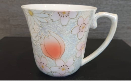 有田焼 癒されピンクのチェリーブラッサムのマグカップ【中山陶和堂】食器 うつわ 器 磁器 陶磁器 コップ カップ マグカップ 花 桜 さくら チェリーブロッサム ピンク 母の日 贈り物 ギフト A45-321 2200073 - 佐賀県有田町