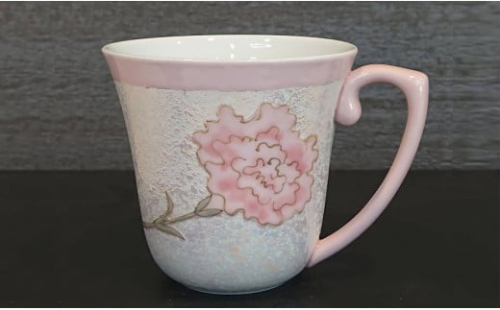有田焼 優しいピンクのカーネーションマグカップ 【中山陶和堂】食器 うつわ 器 磁器 陶磁器 コップ カップ マグカップ 花 カーネーション ピンク 母の日 贈り物 ギフト A35-318 2200076 - 佐賀県有田町