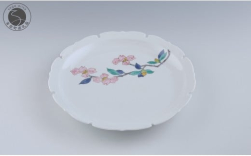 有田焼 雪輪皿 22cm〈山茶花文〉【赤絵白磁硯処 雪月花】食器 器 うつわ 取り皿 皿 菓子皿  50000円 5万円 A50-273 2203868 - 佐賀県有田町