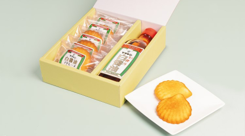 碧南銘産セット 伝統の木桶仕込みヤマシン白醤油と絶品白醤油マドレーヌの詰め合わせ 手土産 調味料 洋菓子 スイーツ 白醤油 碧南 セット コラボ H010-014 2231608 - 愛知県碧南市