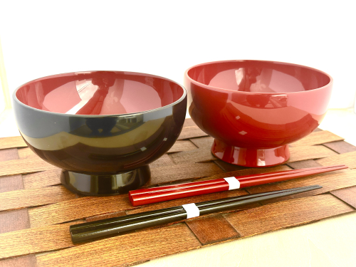 川連漆器 箸付夫婦そば椀（黒内朱・皆朱）紙箱入【(株)佐藤商事】[N4-5501] 2253656 - 秋田県湯沢市