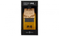 六甲山蒸溜所 ピュアモルトウイスキー 杉樽フィニッシュ 5年 500ml瓶 (化粧箱付)